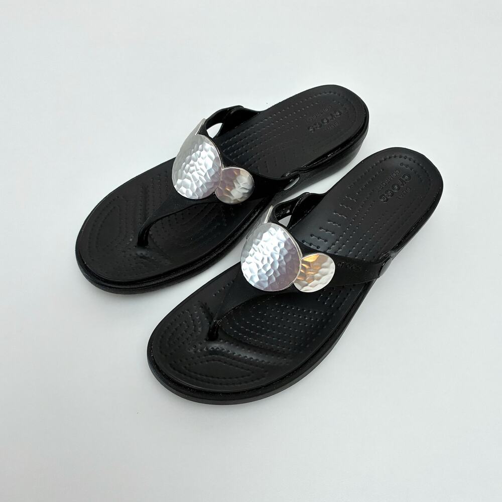 Crocs Sanrah Black & Silver Hammered Circle Wedge Sandals - Women's 10